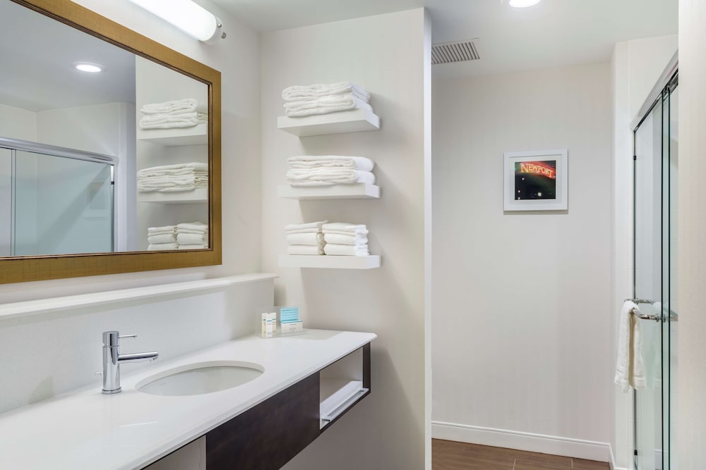 Hampton Inn & Suites Newport Cincinnati - photo 19