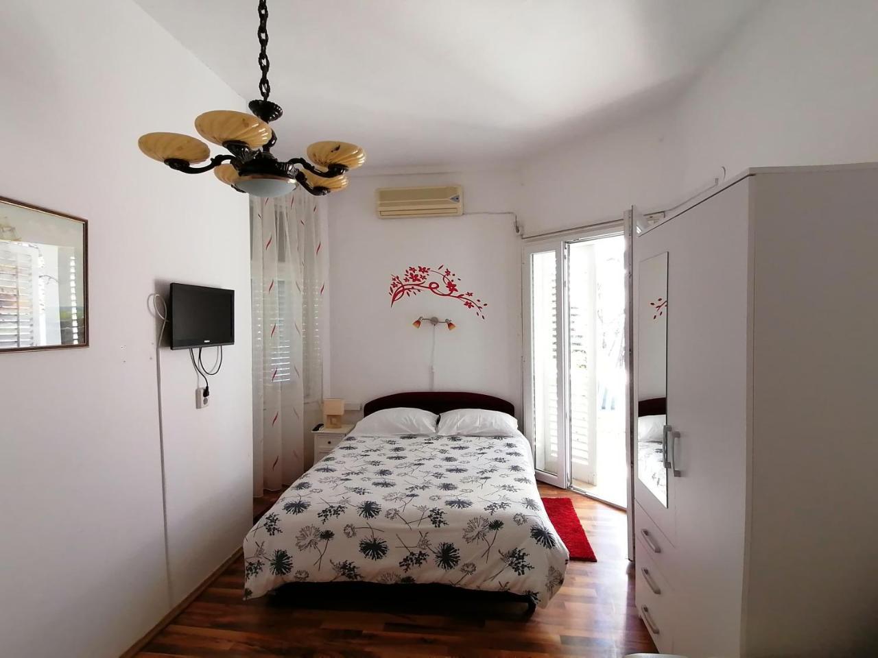 Two Bedrooms Apartment with Balcony And Sea View Near Old Town