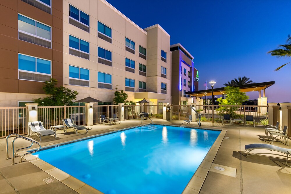 Holiday Inn Express & Suites Moreno Valley Riverside by IHG - photo 12