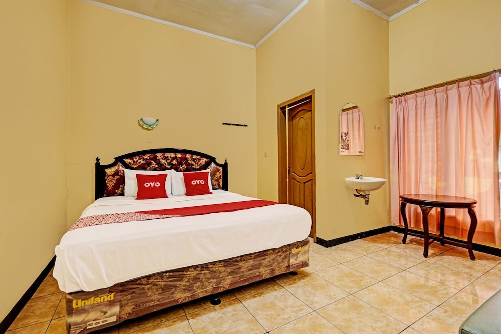 OYO 92406 Hotel Renata 1 in Magelang, Indonesia