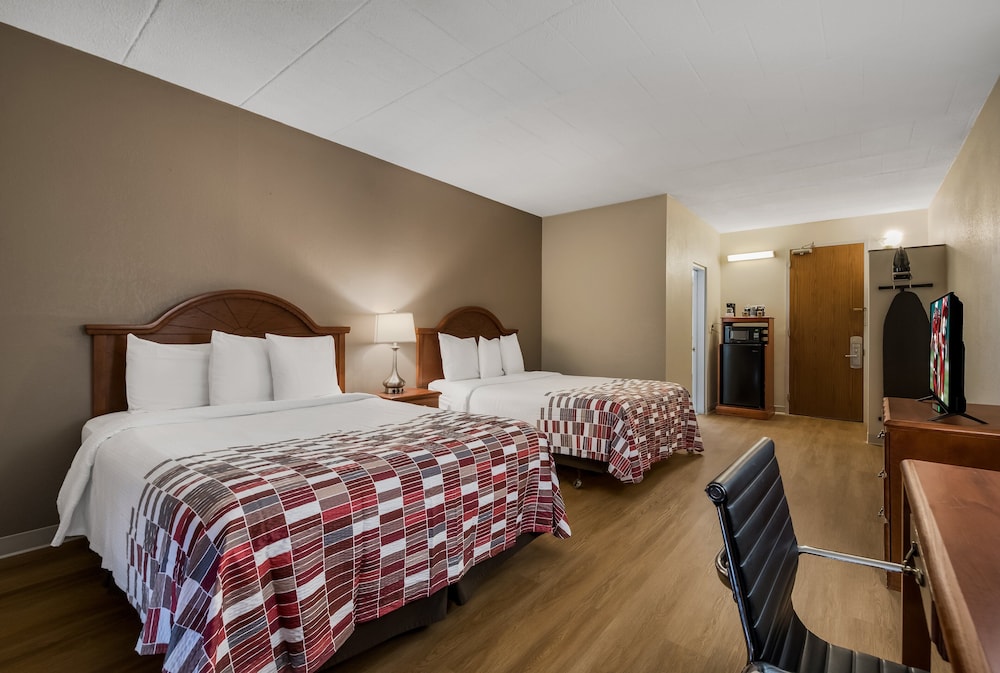 Red Roof Inn & Suites Newark University - photo 20