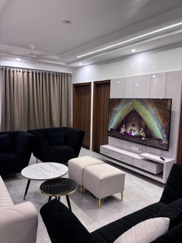 The grand arch webinar — 4-Star Luxury Hotel in Jaipur, India