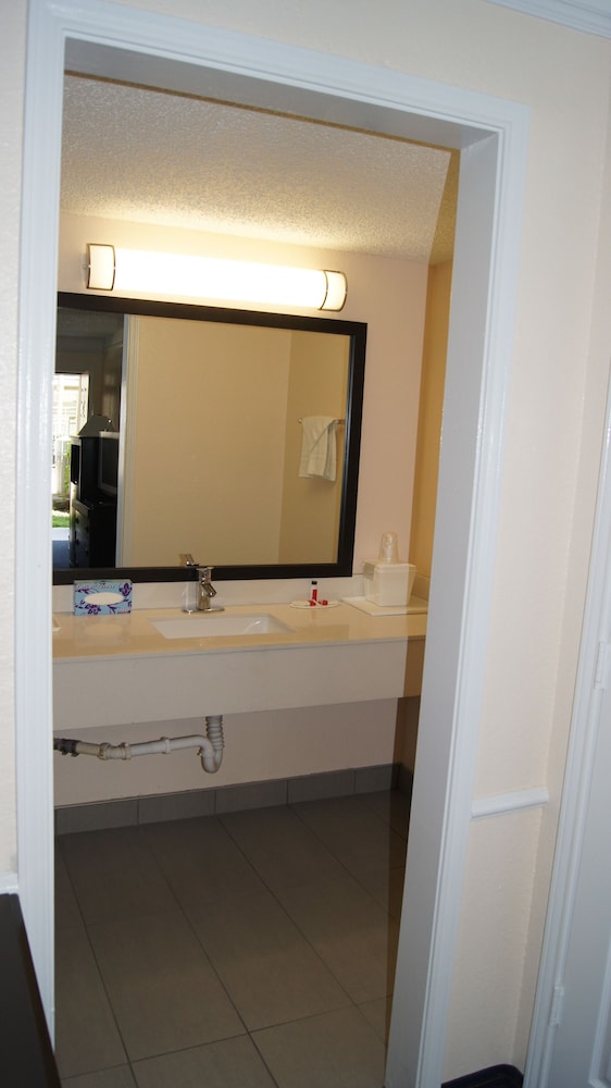 Travelodge by Wyndham North Richland Hills Dallas Ft Worth - photo 11
