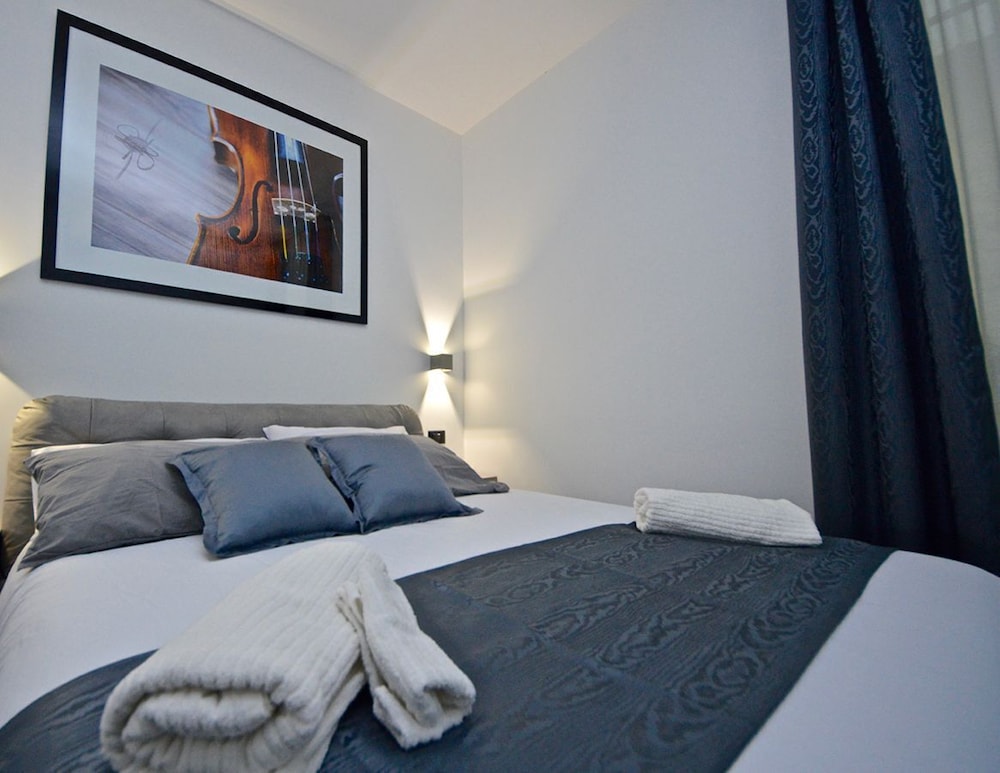 Suite Quarantotto Luxury House — 4-Star Luxury Hotel in Naples, Italy