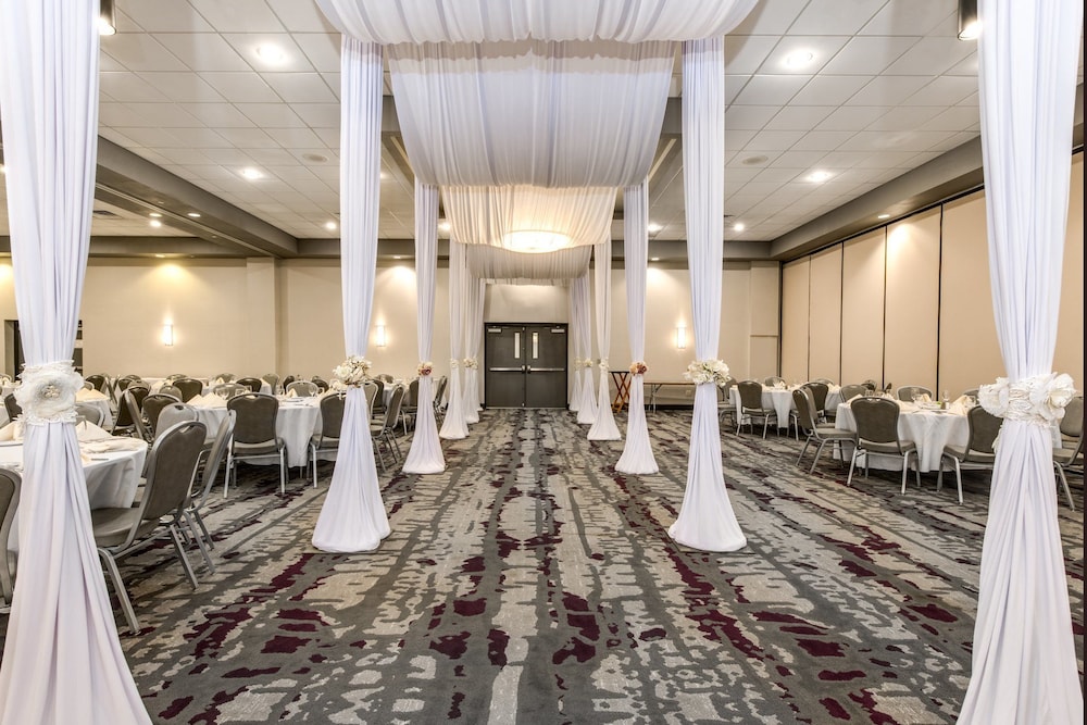 Crowne Plaza Milwaukee Airport by IHG - photo 60