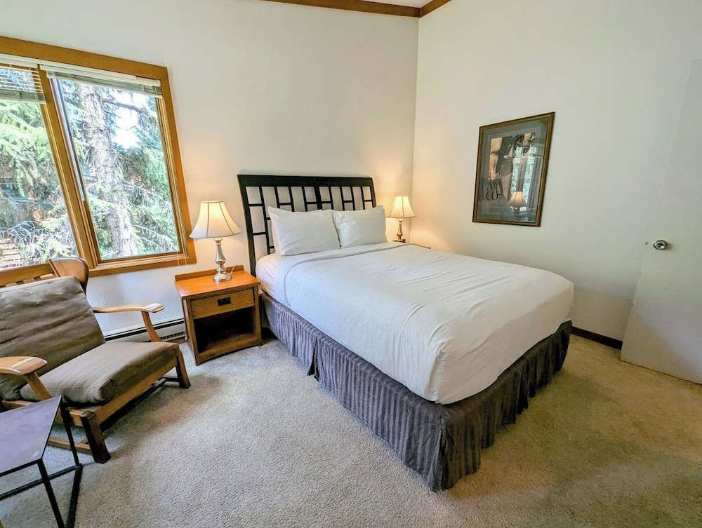 Tennis Townhomes 1326 - featured photo
