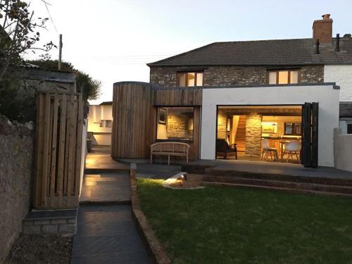 Luxury Cottage close to Cliffs & Surfing Beaches — 4-Star Luxury Hotel in Bude, United Kingdom