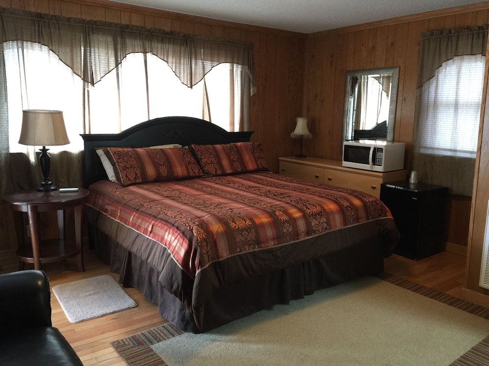 Phillips Historic Motel & Cottages - photo 25