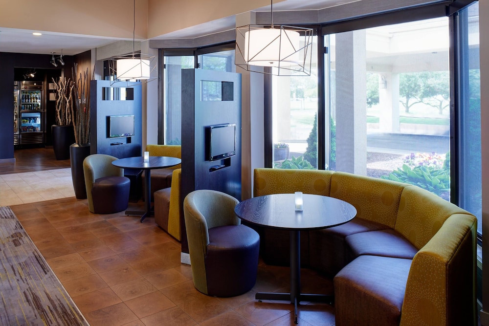 Courtyard by Marriott Detroit Dearborn - photo 10