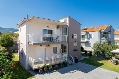 Finikes Studios - carbon neutral hotel in Thasos