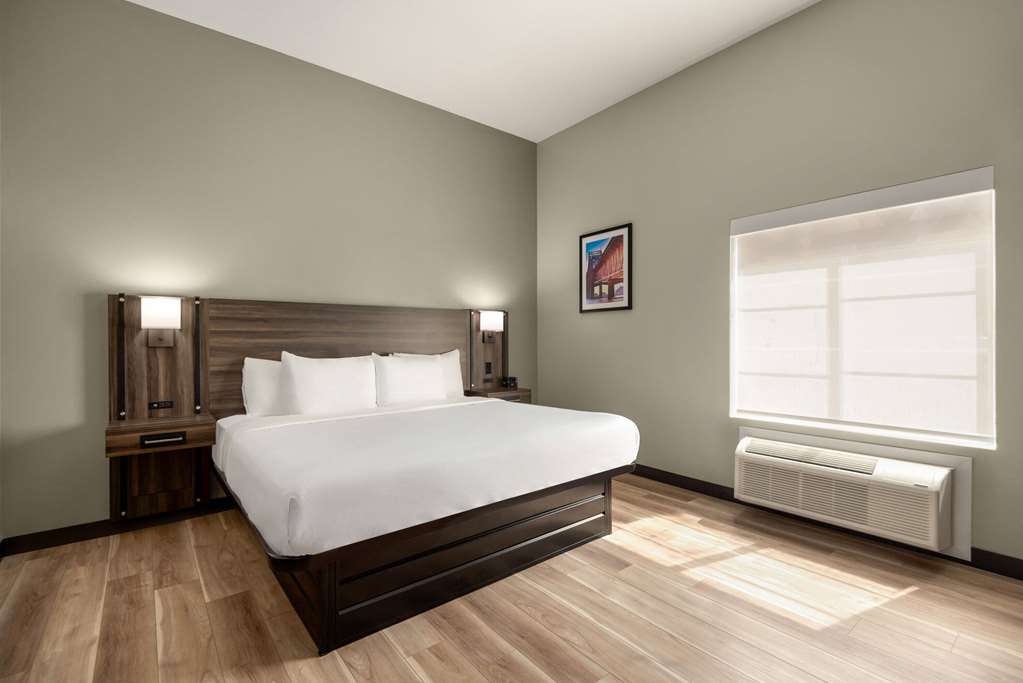La Quinta Inn & Suites by Wyndham Gonzales LA - photo 23