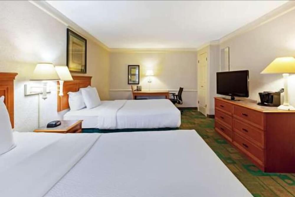 Rodeway Inn College Station TX - photo 4