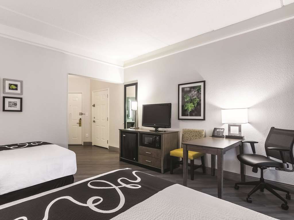 La Quinta Inn & Suites by Wyndham Atlanta Conyers - photo 16