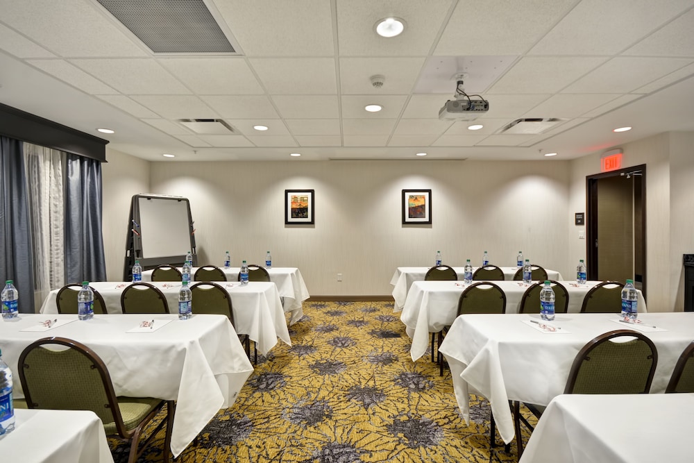 Hampton Inn & Suites Detroit Warren - photo 34