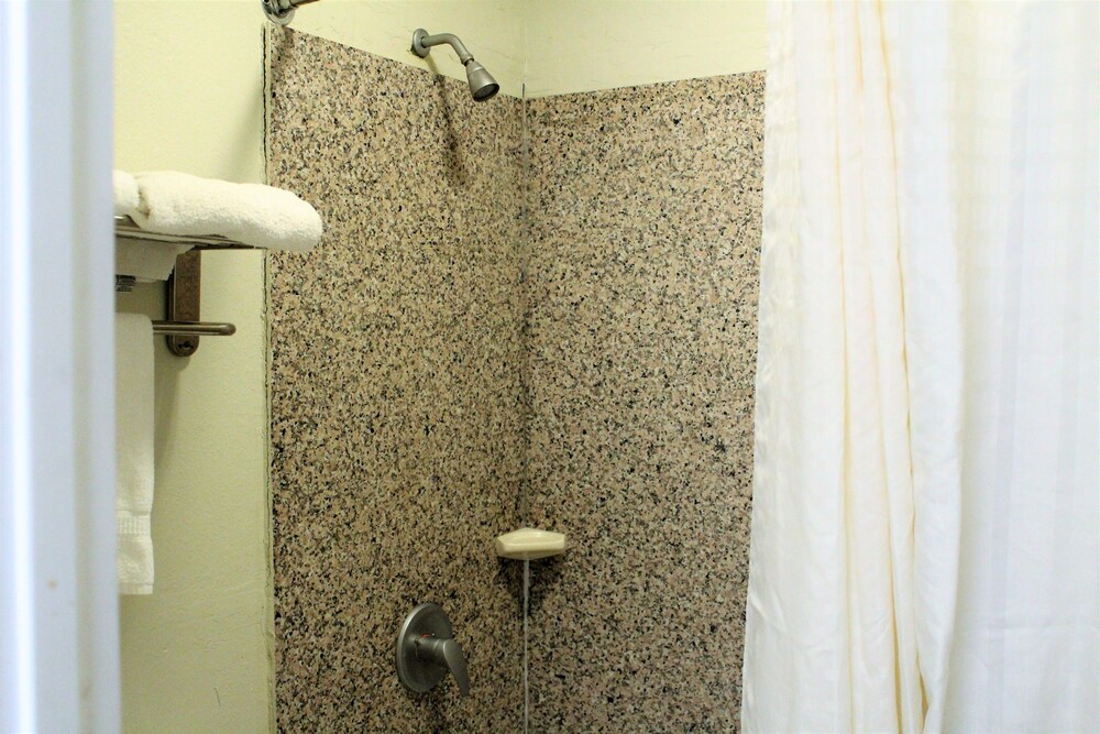Airport Inn Chattanooga - photo 50