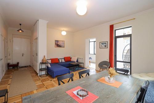 3BR Central and Spacious Apt Vera by Wehost — 4-Star Luxury Hotel in Tbilisi, Georgia
