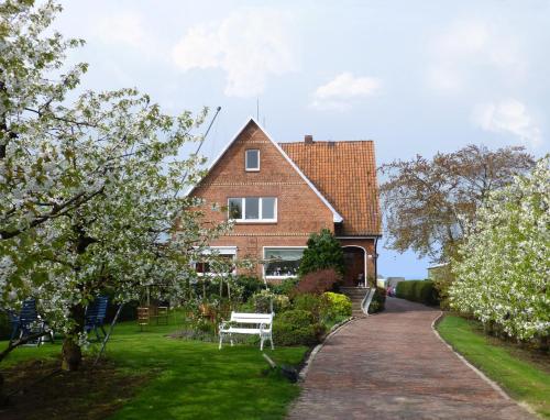 Pension Hauschildt — 4-Star Luxury Hotel in Jork, Germany