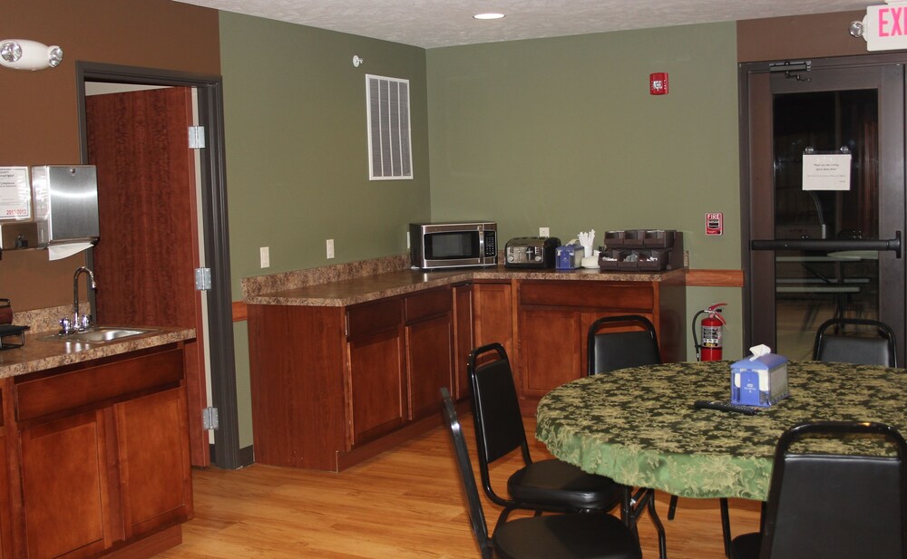 Green Acres Hotel - photo 45