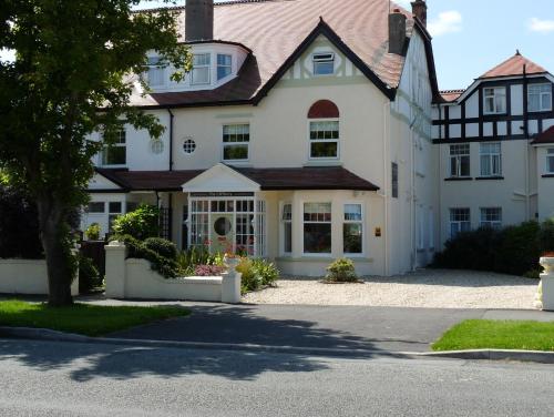 The Cliffbury — 4-Star Luxury Hotel in Llandudno, United Kingdom