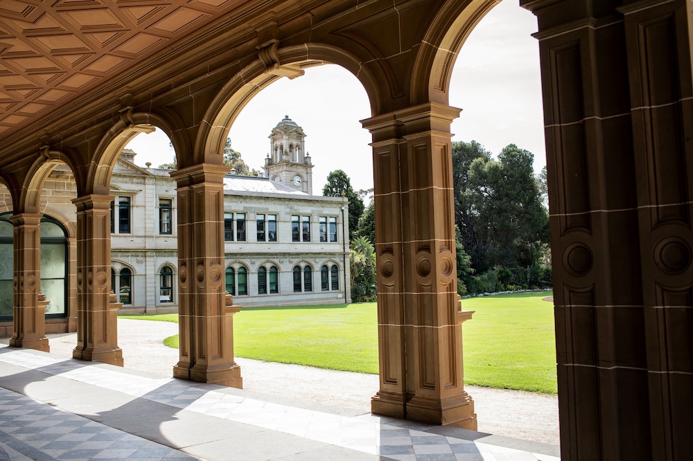 Lancemore Mansion Hotel Werribee Park — 5-Star Luxury Hotel in Werribee South, Australia