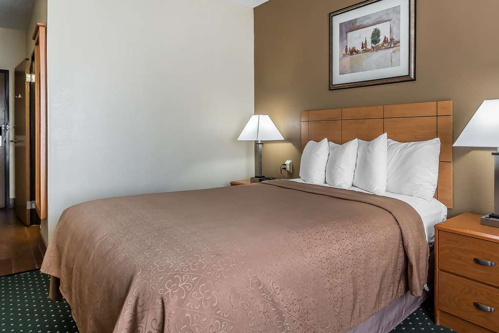 Quality Inn Coralville Iowa River Landing - photo 12