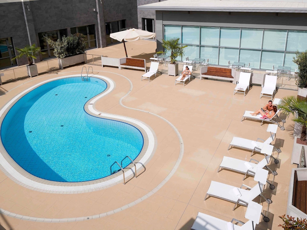 Novotel Milan Malpensa Airport — 4-Star Luxury Hotel in Cardano Al Campo, Italy