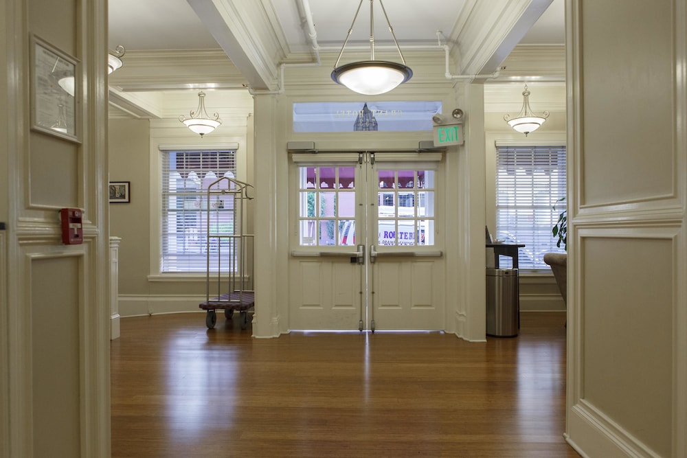Grant Hotel - photo 2