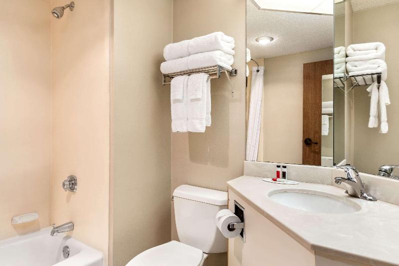 Days Inn by Wyndham Fargo West Acres - photo 4