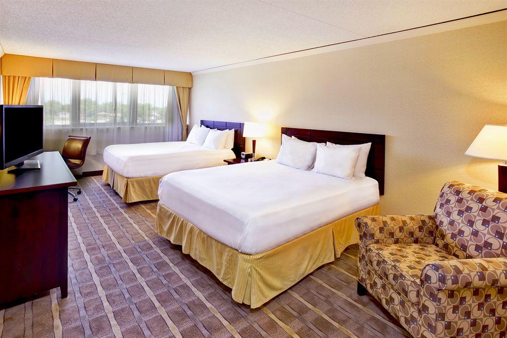 Radisson Hotel At Star Plaza - photo 6