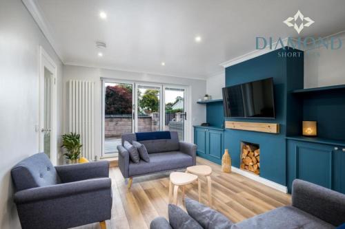 Brand New Luxury 3 Bedroom 2 Bathrooms with Patio with Secure Parking — 4-Star Luxury Hotel in Dundee, United Kingdom