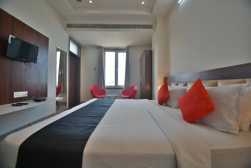 Hotel Sarovar Plaza in Kota, India