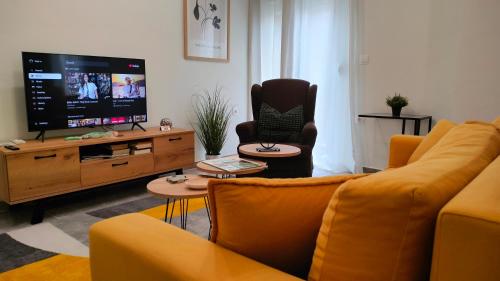 N&K Yellow Pearl Flat — 4-Star Luxury Hotel in Volos, Greece
