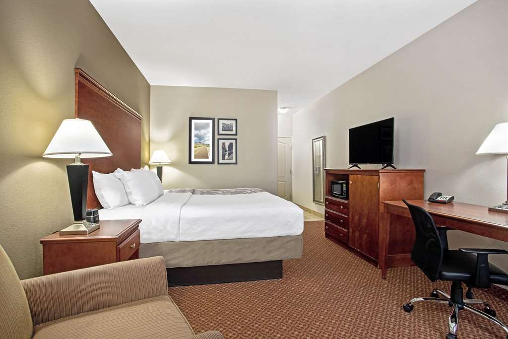 La Quinta Inn & Suites by Wyndham Fairfield TX - photo 25