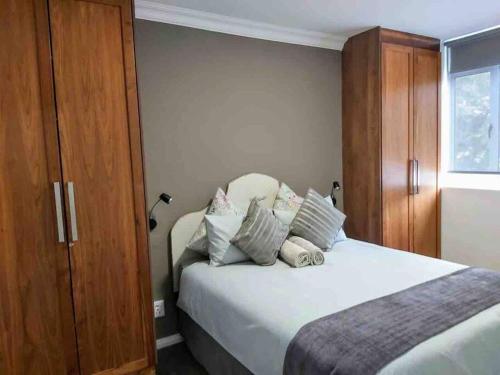 Sea Point 2 Bed Close to Beach and Cafes