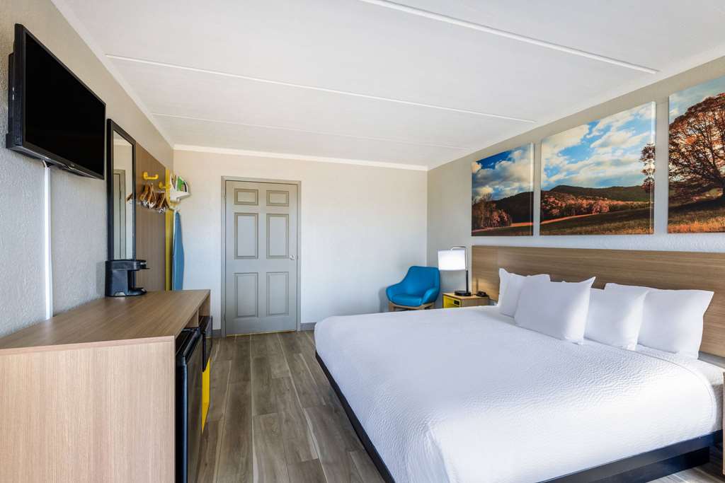 Days Inn & Suites by Wyndham Fort Bragg Cross Creek Mall - photo 23