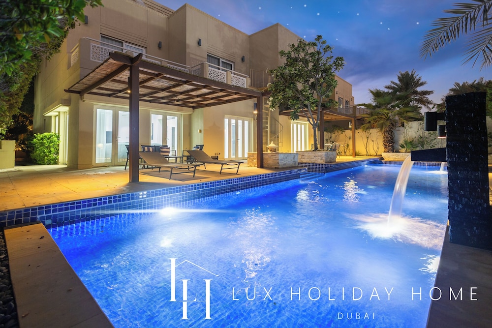 LUX The Meadows 5 Bed Villa — 4-Star Luxury Hotel in Dubai, United Arab Emirates
