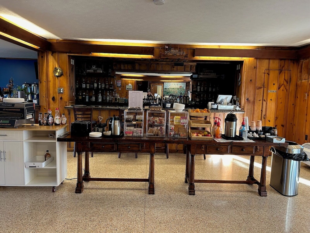 Riverboat Inn and Suites - photo 28