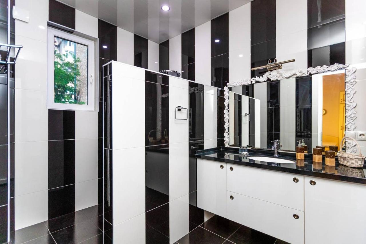 Wehost Duplex Near Rustaveli Avenue