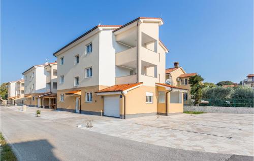 Three Bedroom Apartment In Medulin — Medulin — photo 4