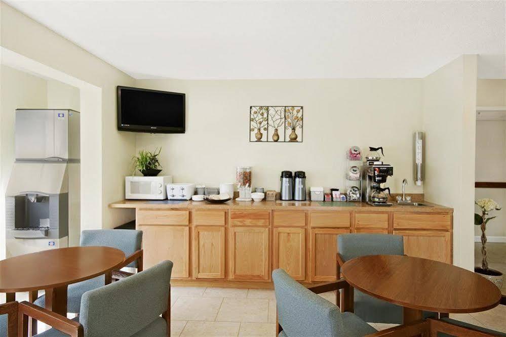 Americas Best Value Inn & Suites - photo 16