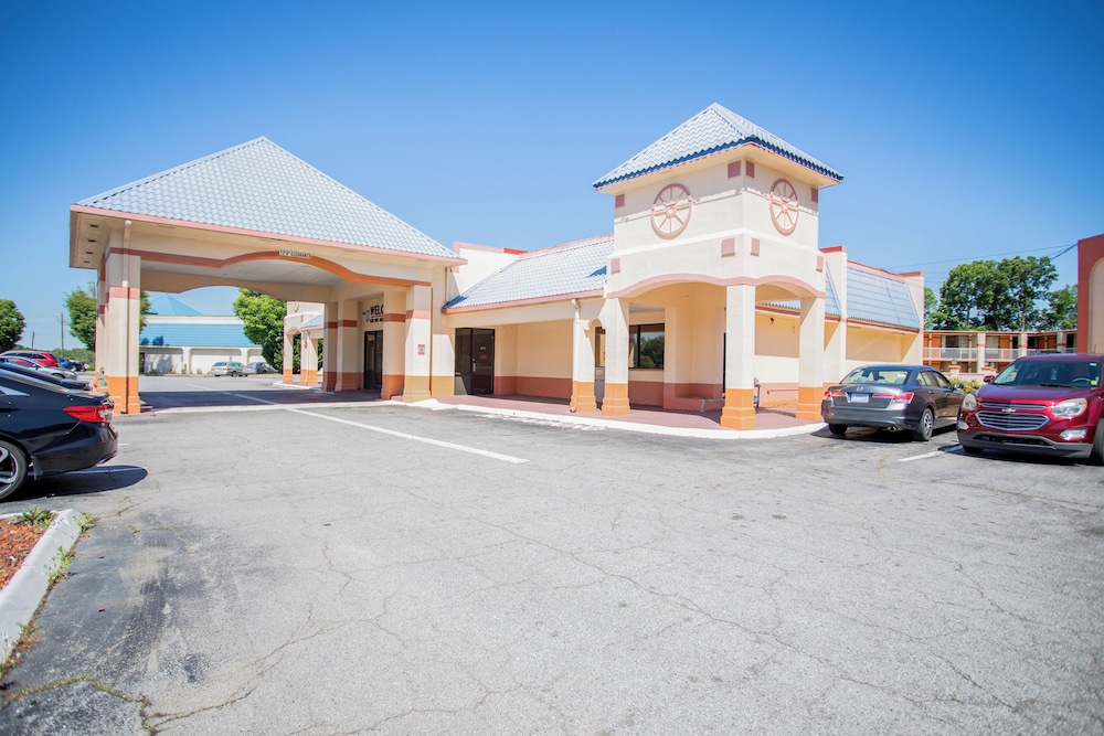 OYO Hotel Greensboro East I 40 - photo 56
