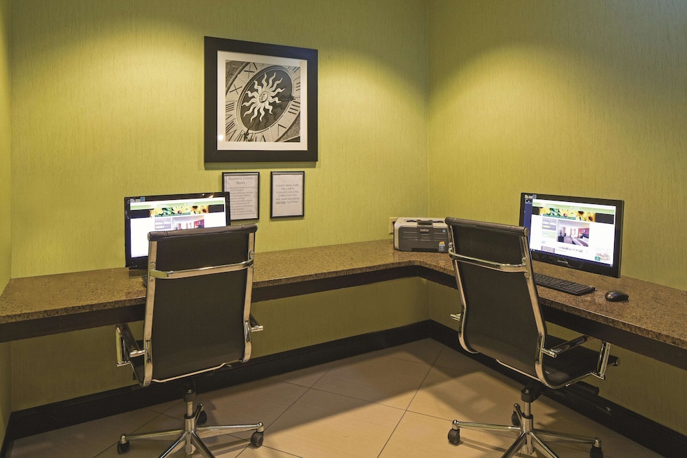 DoubleTree by Hilton Salisbury - photo 40