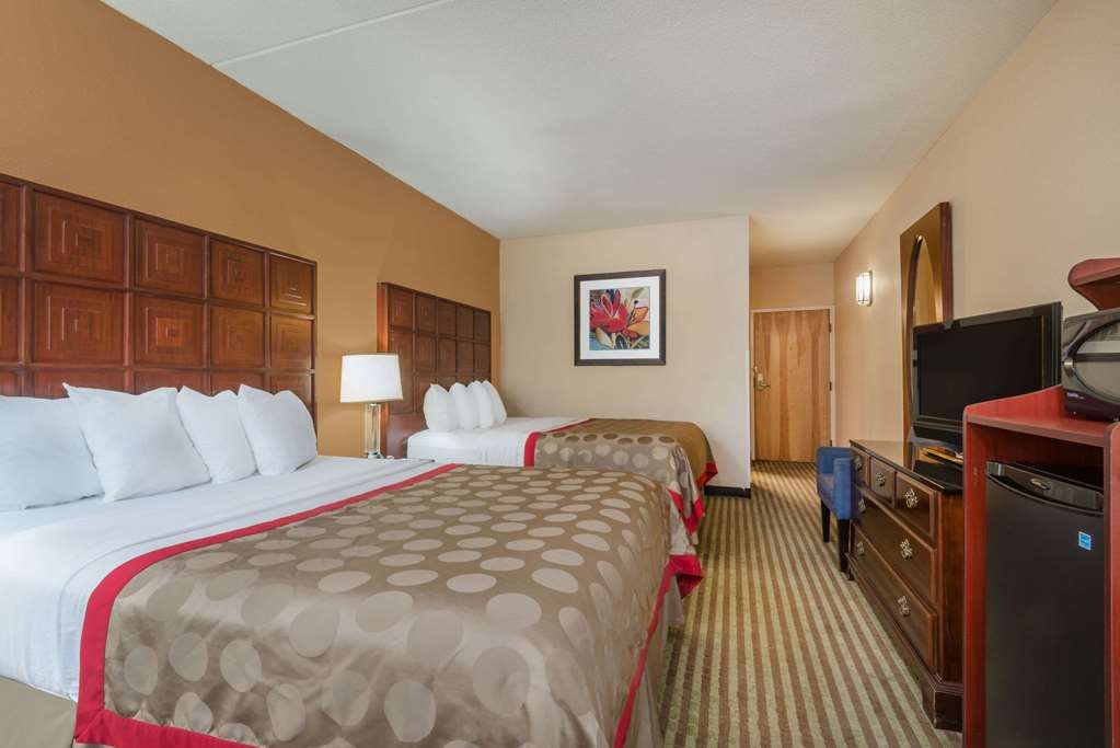 Ramada by Wyndham Columbus North - photo 14