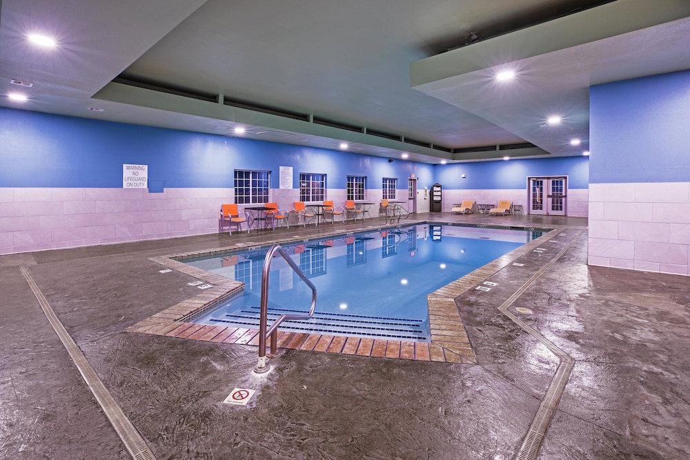 Holiday Inn Express Hotel & Suites Jenks by IHG - photo 19