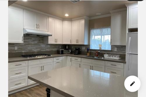 New Cozy Gated 3BR 2BA Vacation Home — 4-Star Luxury Hotel in Rosemead, United States