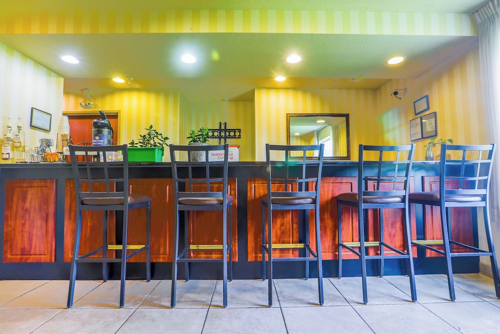 Evansville Inn & Suites By OYO - photo 41