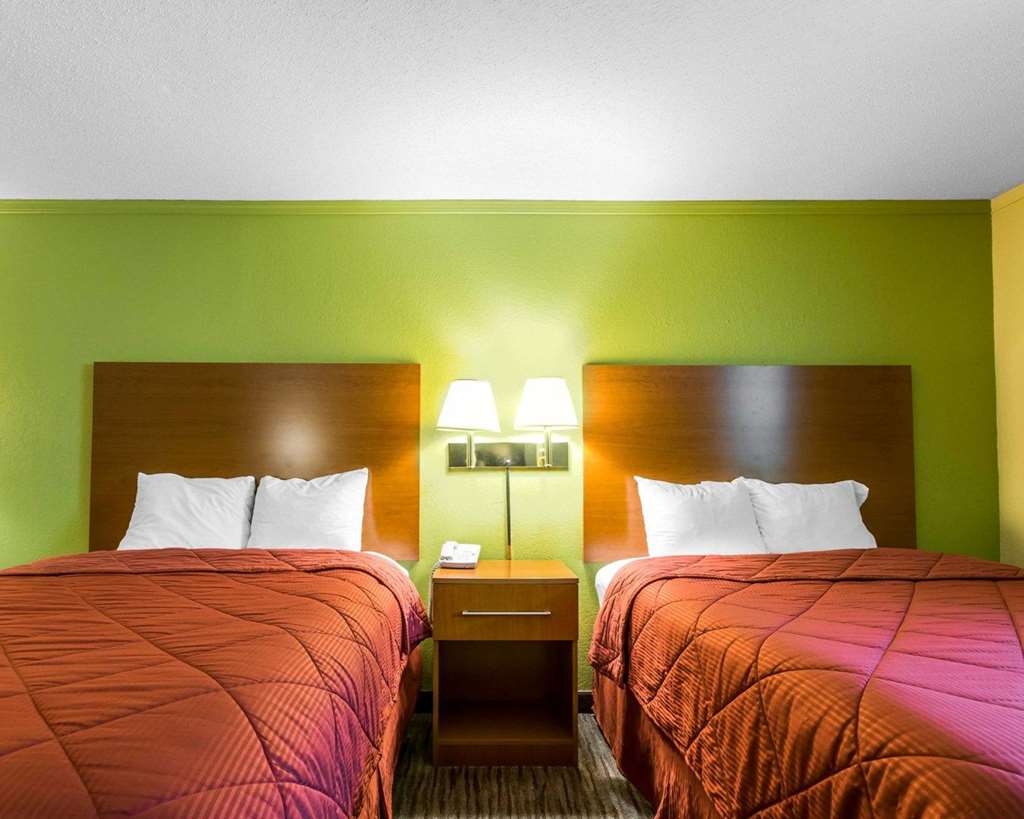 Econo Lodge Franklin South - photo 27