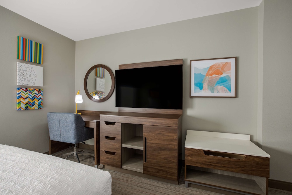 Hampton Inn Linden - photo 12
