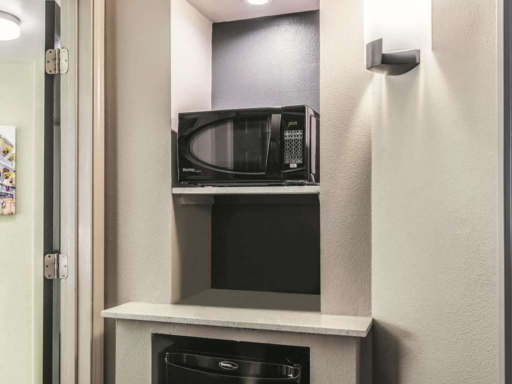 La Quinta Inn & Suites by Wyndham New Orleans Downtown - photo 21