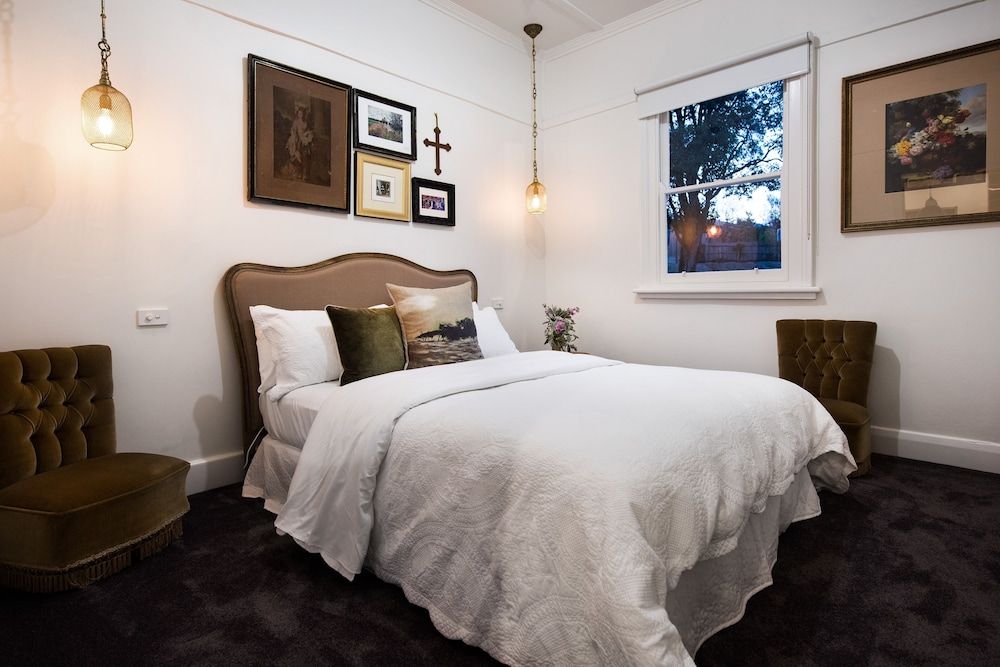 Dunroman modern comfort old world charm — carbon neutral stay, Daylesford